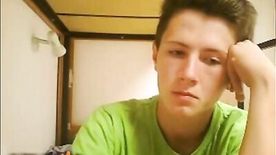 Green Shirt Cummer Gets Twinky On Web-Cam!