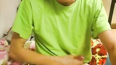 Green Shirt Cummer Gets Twinky On Web-Cam!