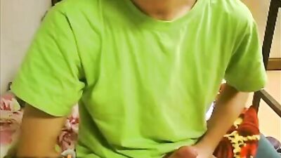Green Shirt Cummer Gets Twinky On Web-Cam!