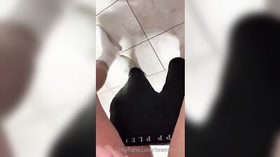 Gangbang in the Mens Room: Raw and Bareback Twinks Cumshot Showdown!