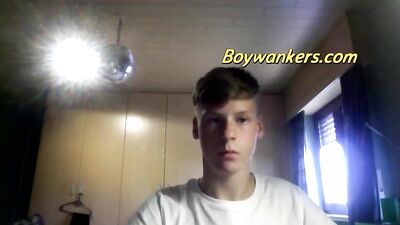 Gay Porn Video Nettoyons la piscin - A Hot Gay Porno Experience!