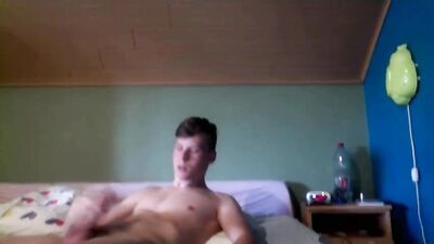 Gay Porn Video Nettoyons la piscin - A Hot Gay Porno Experience!