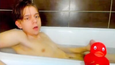 Bisexual Twink Luxallenn Unleashed: Action-Packed Web-Cam Solo