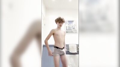 Gay Porn Hunt - Hung Boys on Film Revisited! Experience the ultimate blend of muscle boys and web-cam solo action!