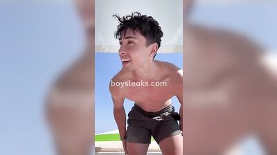 Outdoor Jerking on Boat: Solo Sex Adventure!