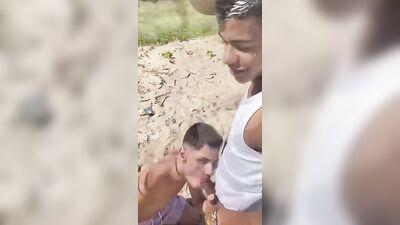 Sexo oral en la playa