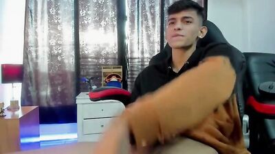 Gay Porn Video: Huge Cock Cam Punheta Muscle Boys Solo Solo
