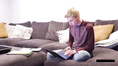 Gay Porn: Naughty Twinks Flip-Flop Home Sex Show!