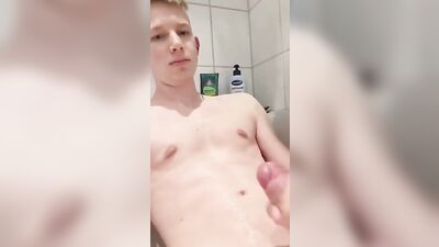Hot Blond Boy Baths with PC1: Cumming Amateur Web-Cam Fetish