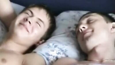 Cumming Muscle Boys: Russian Cuties in Action