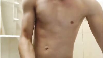 Golden Blonde Web-Cam Twink: Big Cocks and Cum Shots Galore!