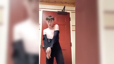 Gay Amateur Web-Cam Solo - Get Changed