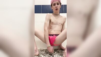 Ass Play Solo Web-Cam: Hot, Bareback & Wet!