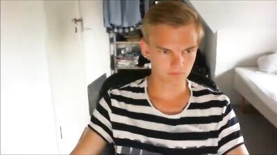 Cuties Cumming Cam - A Blonde Amateur Selfie Adventure!