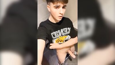 Pretty Liams Web-Cam Bathroom Cum Show: Amateur Latino Twink Jerks Off!