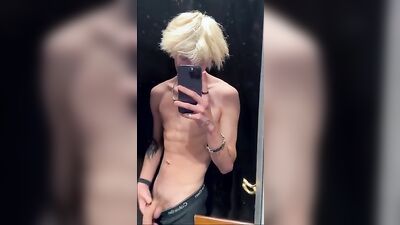 [HBW] Blond Guy Shows His Cock 2861926