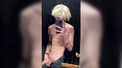 [HBW] Blond Guy Shows His Cock 2861926