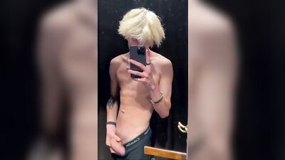 [HBW] Blond Guy Shows His Cock 2861926