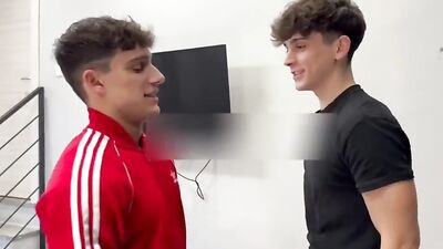 Home-Made Twink Cumshots: Bareback Bareback Action!