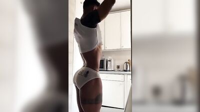 Show off his body, one man alone