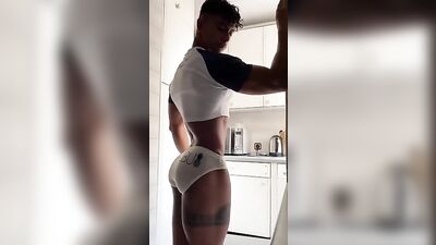 Show off his body, one man alone