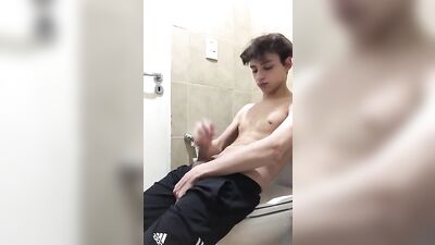 Young Guy Shoots Like a Pro in Big Cocks Cum Shots Solo Straight Boys!