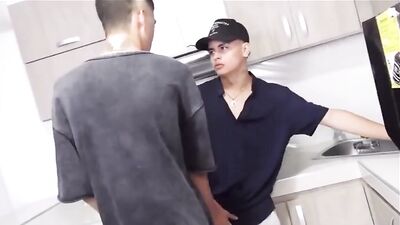 Latin Bare Boys Cum Shots: Bareback Twinks!