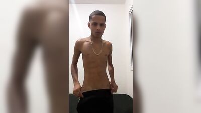 Garoto dotado exibiosionista gay porn tube