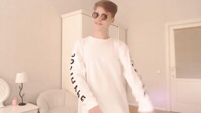 Discover Hot Cam Twink Porn with Cute Fit Blonde Chatting Tips!