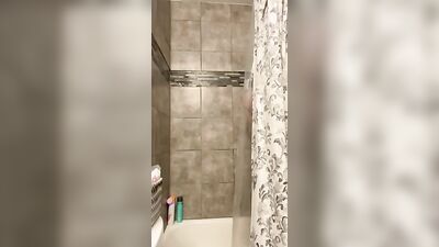 Shower Stud: College Amateurs Strip Down!