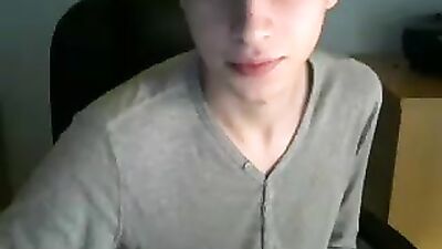 Amateur Web-Cam Sweet Ass Playboy - Dado2020 shows his cock and bum!