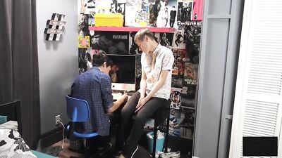 Teen Boys Bareback Porn: Cumming and Fucking Hot!