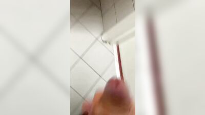 Jerking & Grinding at the Gay Gym - Hardcore Amateur Action!