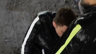 Urban Bareback Twinks Public Sex!