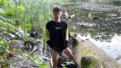 Jerks Off in Public! - Amateur Gay Porn Video