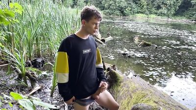 Jerks Off in Public! - Amateur Gay Porn Video