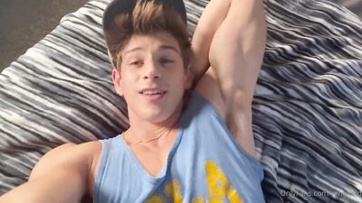 Gay Porn Twink Fitness - Hey babe! The ultimate workout for your eyes!