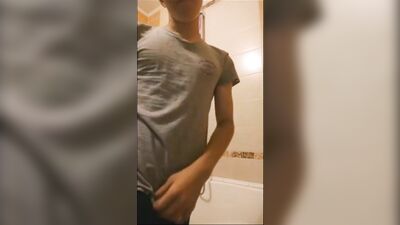 Gay Porn Video: Tu viens sous la douche avec moi? - Gay Fetish, DaddyBoy, Bathroom Sex