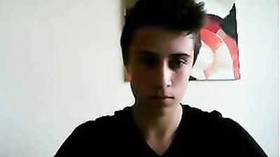Young Webcam Boy: A Gay Tube Performance