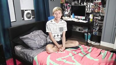 Gay Porn Video - Twink Helping Hand Experience