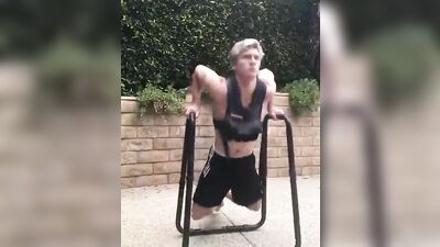 Gay Muscle Worship: Thomas Kucs Working Out Session