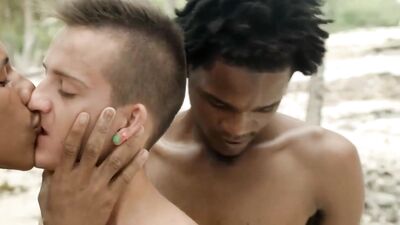 Paradise Threesome Twink: Bareback Big Cocks Interracial