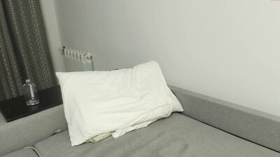 Tattooed hunk goes wild in steamy solo show!