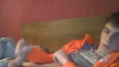 Online Boys Porn: Jacking Off for Hot Gay Guys!
