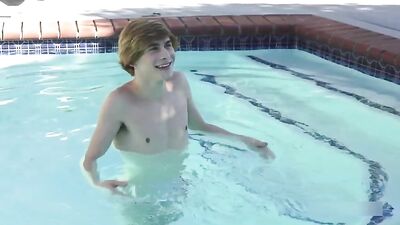 Naked Twink Skinny Dipping with Friends: Bareback Cum Shots!