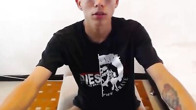 Amateur Teen Boys Web-Cam Porn: Young Masturbators Expose Themselves!