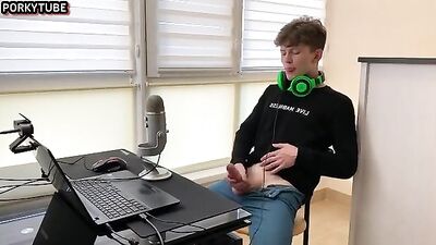 Young and Ripped - Webcam Amateur Gay Porn