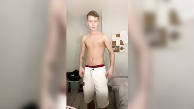 Gay Porn: Exploring Amateur Web-Cam Fantasies