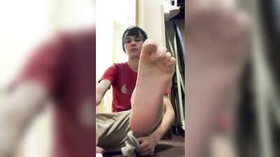 Gay Porn: Sexy Feet Obsession - 18yo Boy Video