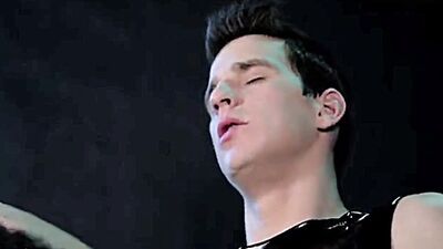 Shaved Muscle Boy in Fetish Gear: Bareback with Cute Teen